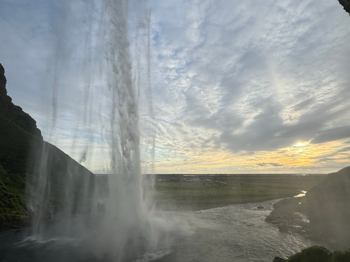 Travel Inspo #11: Midnight Sun in&nbsp;Iceland